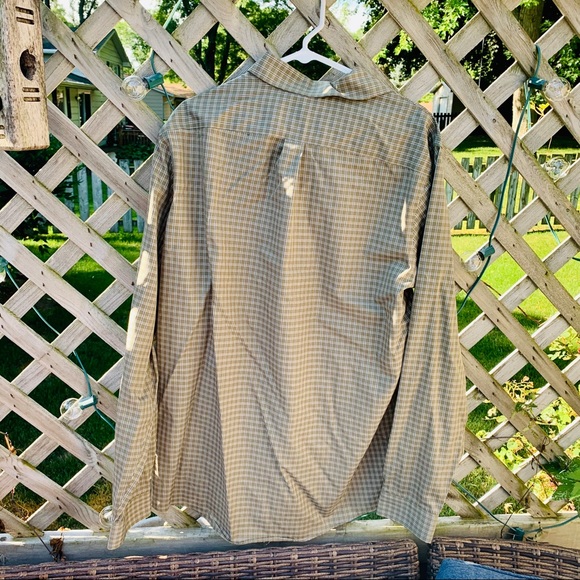 Men’s Eddie Bauer Button Down - Picture 2 of 3